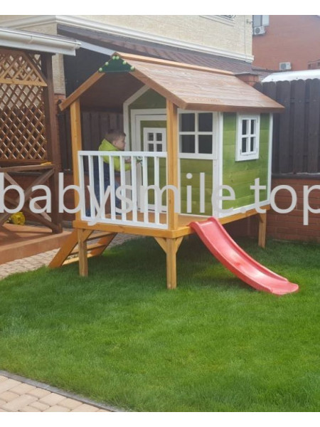 Дитячий дерев'яний будиночок з гіркою Дитячий дерев'яний будиночок з гіркою